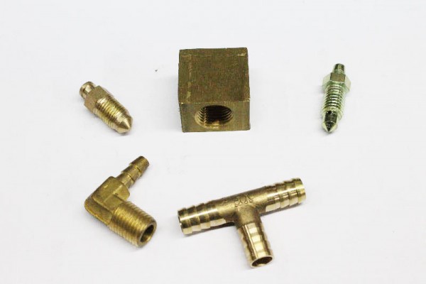Niples de bronce, freno, aire, aceite y agua.